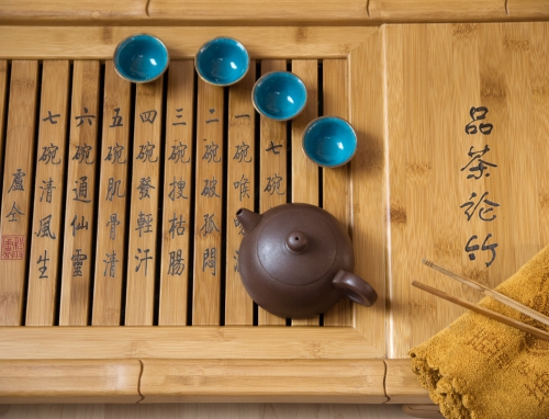 Grosser Teetisch für Teezeremonie im Bambusdesign